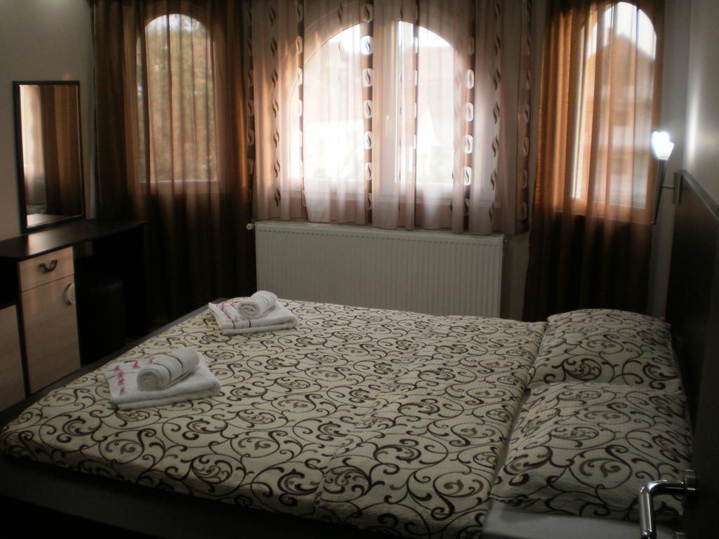 Garni Hotel Kaca Kragujevac Zimmer foto